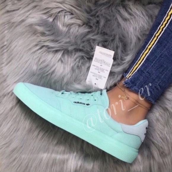 Adidas Women’s Fashion Shoe - Picture 7 of 8